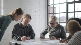 pexels-andrea-piacquadio-3869374