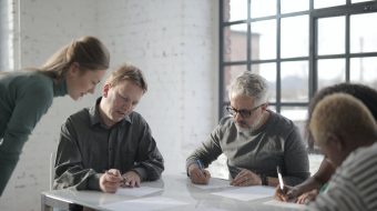 pexels-andrea-piacquadio-3869374